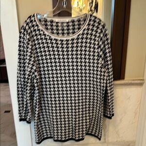 Woman’s Allison Daley blank/white houndstooth sweater